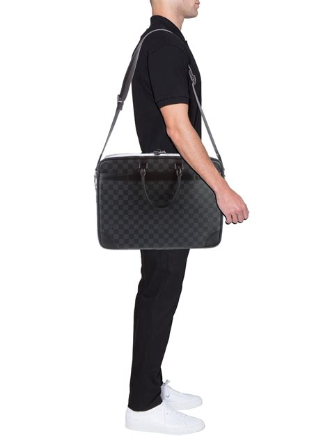 lv porte document voyage black|Porte.